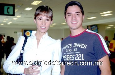 30052007
Lorena Pérez y Andrés Morales viajaron con destino a México.