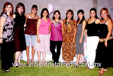 31052007
Karla en compañía de Gisela Martínez, Marcela Soto, Laura del Bosque, María Julia Pérez, Bety Magadán de Torres, Mayela Torres, Martha Rodríguez y Mayra Sandoval.