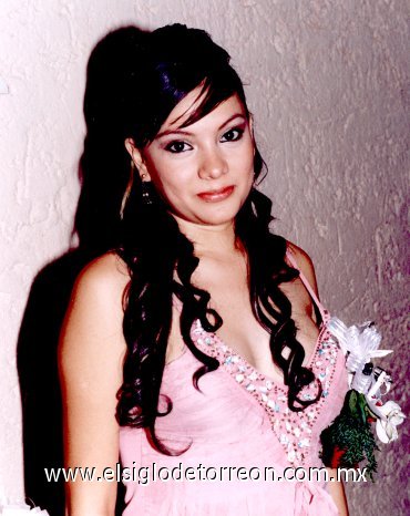 01062007
Karina Sandoval Ortega, fue festejada por su mamá María de Jesús Ortega y su suegra María Guadalupe Sandoval con motivo de su cercano matrimonio con Roberto Veloz Sandoval.