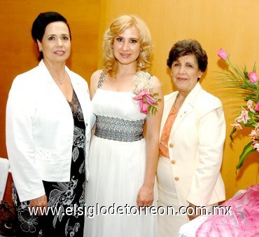 01062007
La novia y su mamá María del Carmen de Campillo y suegra María Elizabeth Reynoso.