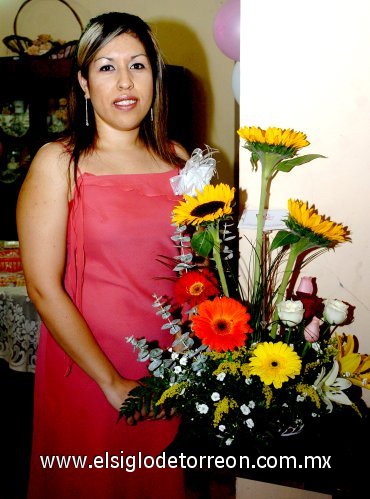 02062007
Laura Irene Rodríguez López, fue despedida de su soltería.