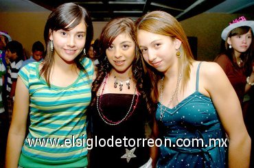 01062007
Marifer Amezcua Cano, Gisel Chávez Álvarez y Natalia Góngora, festejaron juntas sus cumpleaños.