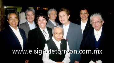 02062007
Religiosas; María del Rosario Silva, María Barrueto, Evangelina López, Antonieta Martínez, Ofelia Rojas, Margarita Barrón, Graciela Ávila y Prisciliana García.