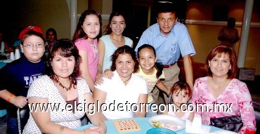 03062007
Octavio García, Mireya, María Soto, Jimena García, Xóchitl Pérez, Lucy, Vivi y Diego González y Daniela García.
