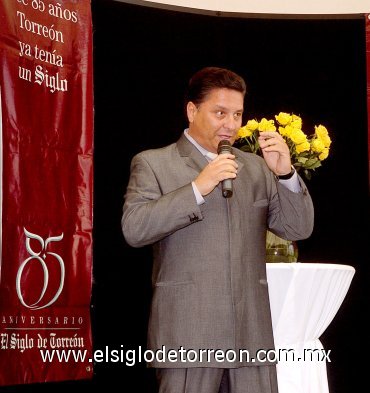 03062007
El comediante Rogelio Ramos amenizó de forma genial el evento.