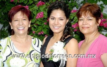 04062007
Susy Jiménez y Martha González ofrecieron una despedida de soltera para Adriana Barajas González.