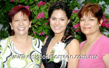 04062007
Susy Jiménez y Martha González ofrecieron una despedida de soltera para Adriana Barajas González.
