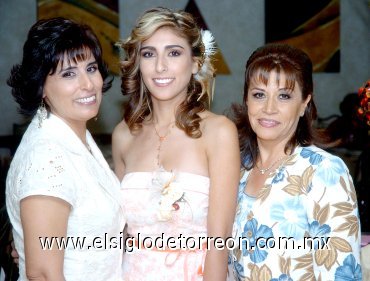 08062007
María Guadalupe Trigo Peña y María de Lourdes Mojica de Martínez, organizadoras de la fiesta pre nupcial de Mayela.
