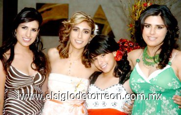 08062007
Maribel, Alejandra y Vanessa Barajas Trigo junto a su hermana Mayela.