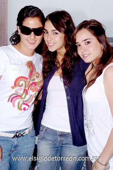 04062007
Marcela Dabdoub, Aranza Díaz y Ana Pérez.