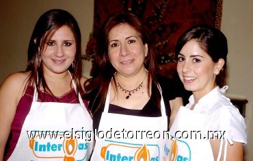 04062007
Priscilla Zambrano, Iza María Bello de Zambrano y Paulina Jiménez