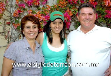 06062007
Tomás y Tere López convivieron con su hija Ana Isabel López Velázquez, en su reciente cumpleaños.