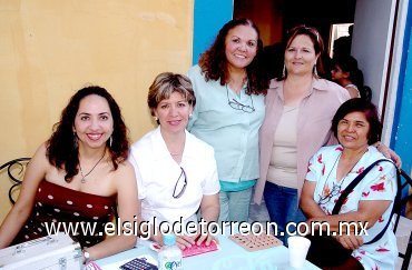07062007
Alejandra de Aburto, María del Pilar Núñez, Paquita Morales, Patricia Murillo y Francis.