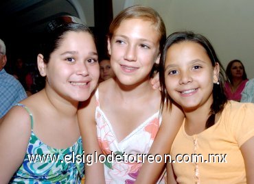 07062007
Ángela Fernández, María Ximena Sifuentes y María Elena Juan Marcos.