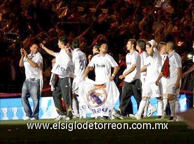 En el estadio madridista se dio un espectáculo de luces y sonido que culminó con una celebración histórica por la consecución del trigésimo campeonato de Liga.