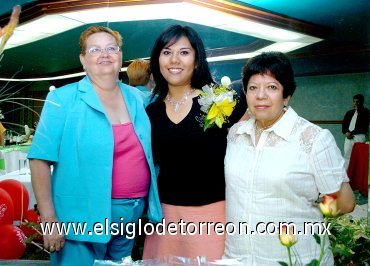 10062007
Gabriela Sosa Urbina fue despedida de soltera por su próximo matrimonio con Arturo González.