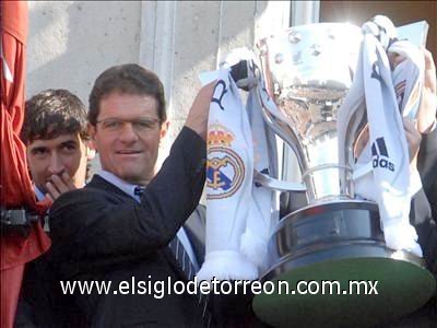 Ramón Calderón, presidente del Real Madrid, cerró el día de celebraciones tras conseguir el trigésimo título liguero, desentendiéndose de la decisión final sobre el futuro del técnico italiano Fabio Capello y afirmó que 'no hay razón para hablar de otro entrenador',