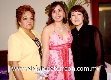 10062007
María Antonia Cardosa de González y Sylvia Garza de Ybarra, anfitrionas de la despedida de Mariana.
