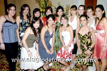 10062007
Pamela Wolf González disfrutó de un festejo pre nupcial, al lado de familiares y amigas.