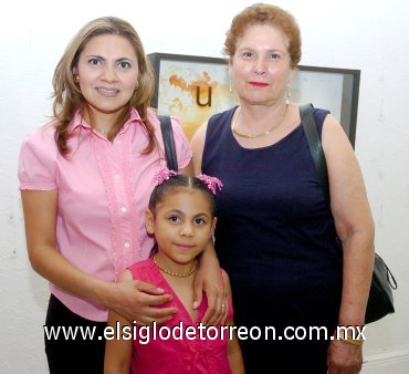 10062007
Aurora Gutiérrez, Nayeli de Jaramillo y Luisa Fernanda Jaramillo.
