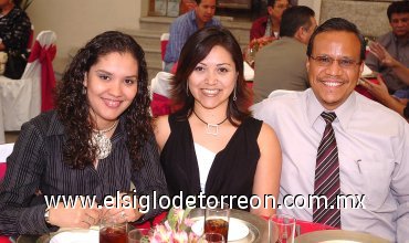 12062007
Paola González, Alejandra y Humberto Muñoz.