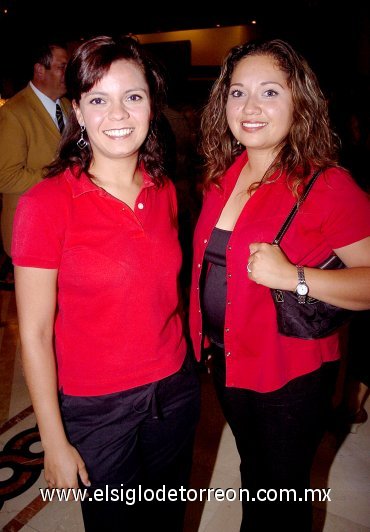 13062007
Beatriz Gómez e Ilka Sánchez, en pasado festejo social de conocido colegio.