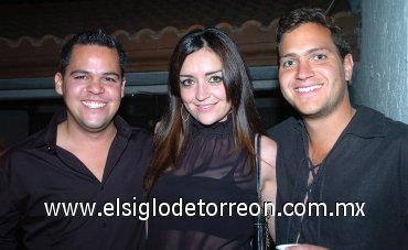 14062007
Román Vera, Claudia Leal y Ernesto Lorda.