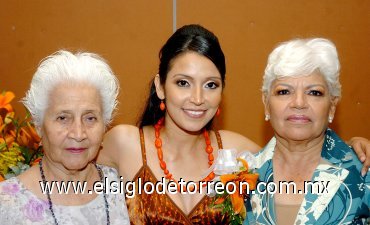 22062007
María del Socorro Guerrero Vda. de Vargas y María Magdalena Vargas de Morales junto a la futura novia.