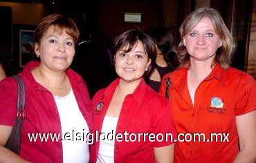 15062007
Lidia Ramírez, Coquis González y Sandra García, convivieron en pasado evento social.