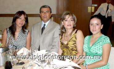 16062007
Demetrio Zúñiga, Olga de Zúñiga, Daniela y Cecy Zúñiga Sordo.