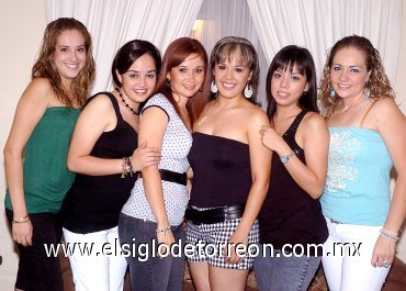 16062007
Denisse con sus amigas Lili López, Denise Michel, Perla Huerta, Ileana Vázquez y  Mayela Sánchez.