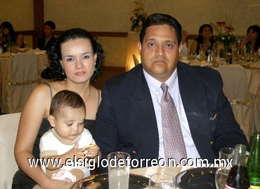 16062007
Esteban Limones, Yajaira Morales y Tadeo Limones.