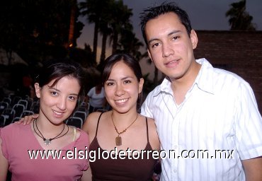 16062007
Kaori Hayakawa, Gris Medina y Luis Mena.