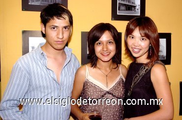 17062007
Jovani Navarrete, Estela García y Ayumi Inayama.