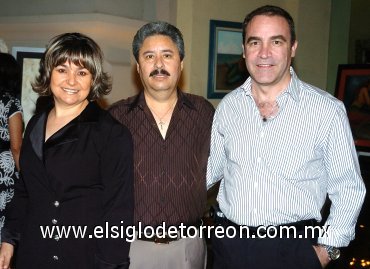 17062007
Lety Romo de Mendoza, Víctor Mendoza y Efrén Soto.
