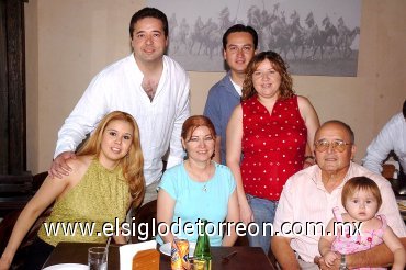 21062007
Ángel Silveyra, Norma de Silveyra, Jesús Bonilla, Norma Silveyra, Alfonso Silveyra, Sol de Silveyra y Sofía Bonilla.