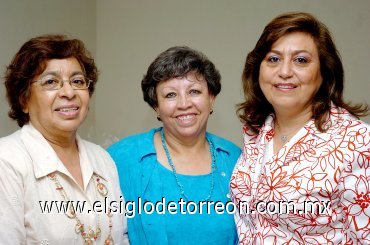 22062007
Jose de Ruiz, presidenta entrante, acompañada de Lety Figueroa y Velina de Murra.