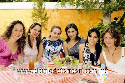 Nelly Fernández de Villarreal,  Adriana Plancarte de Treviño, Brenda Baille de Villalobos, Sofía Papadópulos de Mijares, Ana Claudia Baca de Regueiro y Alejandra García.