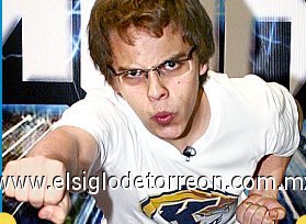 Yurem
Edad: 16 años.
Origen: DF.
Conócelo: Todos le ha dicho que es un pésimo cantante, pero asegura que Dios ha confiado en él; por eso trabajará como nunca para ser un Timbiriche.
Su favorita: Soy un Desastre.