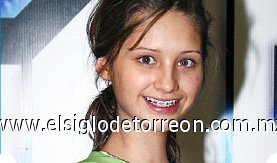 Sophia
Edad: 15 años.
Origen: Hermosillo.
Conócela: Ha tenido que enfrentar la vida sola; pese a su corta edad, sabe que nada es sencillo... y menos triunfar. 
Su favorita: Besos de Ceniza