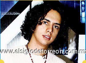 Manuel
Edad: 18 años. 
Origen: DF.
Conócelo: Es fan incondicional del R&B, asegura que su vida es completamente feliz y que la clave de todo es una sonrisa. 
Su favorita: Tú y yo Somos uno Mismo.