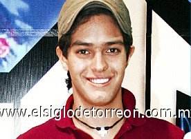 Fabian
Edad: 20 años. 
Origen: DF.
Conócelo: Tuvo una malformación congénita en el riñón derecho, por lo que tuvieron que extirpárselo. Dice que la vida le dio una segunda oportunidad para triunfar.
Su favorita: Soy un Desastre.