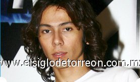 Diego
Edad: 21 años.
Origen: Mérida. 
Conócelo: Hace un año se enamoró como loco y eso significó la mayor desilusión de su vida, tanto, que cayó en una terrible depresión.
Su favorita: Muriendo Lento.
