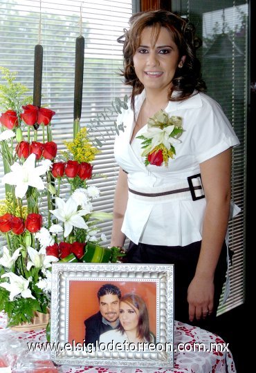 24062007
Gloria Isela Rodríguez López, en la fiesta pre nupcial que le ofrecieron por su próxima boda con José Simental Amador.