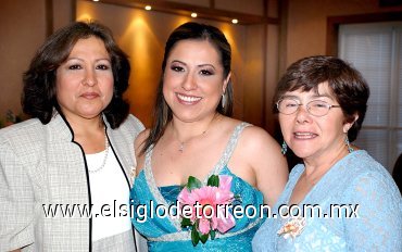 27062007
María Elena Venegas de Molina y Beatriz Soberanis de Lizama organizaron un festejo pre nupcial a Regina.