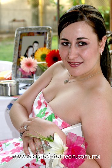 28062007
Miriam Corral Izaguirre, en su fiesta pre nupcial con motivo de su cercano enlace con Federico  Walter.