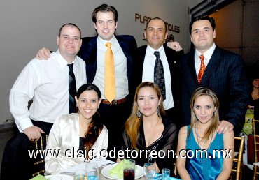 26062007
César y Mónica Villalobos, Mario Treviño, Luis Lauro y Rosa María Dorantes, Carlos y Ale Mijares.