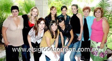 29062007
Macarena Limón, Karla Villarreal, Lisa Aguilera, Mariana Robles, Abril Morales, Brenda Espinoza, Brenda Dávila y Jimena Limón, acompañadas de Marisa de Morales y Elvira de Arredondo.
