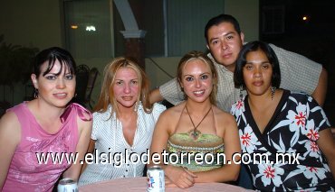 24062007
Ámbar Armendáriz, Yésica Márquez, Anel Márquez, Sol Medina y Alejandro Arellano.