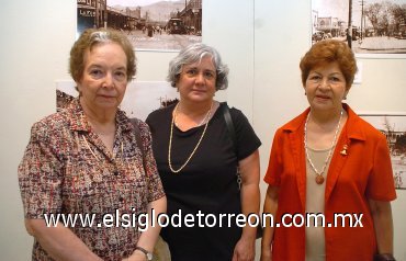 24062007
Celia Vizcaíno de Escalera, Coral Vizcaíno y Rosa María Acosta.